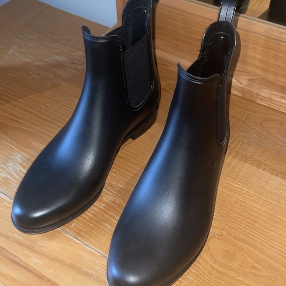 Brand new ankle boots! - Picture 3 of 4